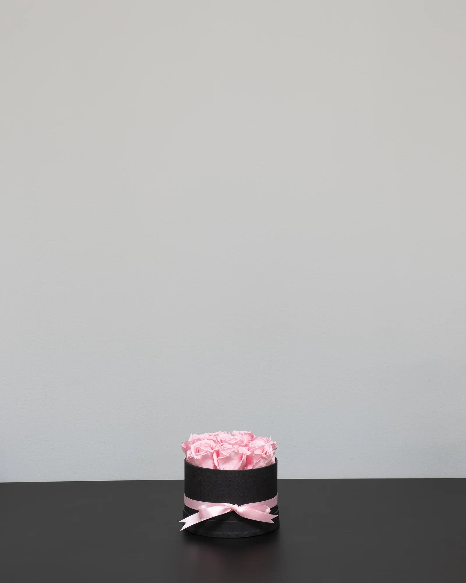 Evighetsros Rosbox Rund som konserverad gåva med evighetsrosor i blå