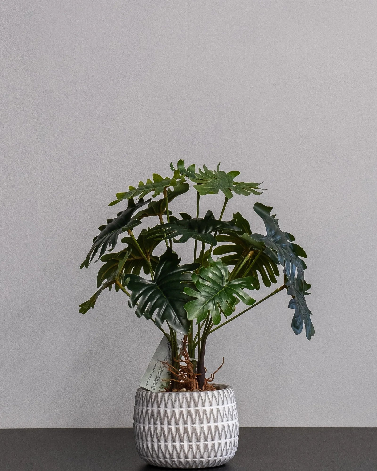 Konstgjord Filodendron krukväxt med cementkruka – 32 cm som dekorativ produkt för hem och inredning
