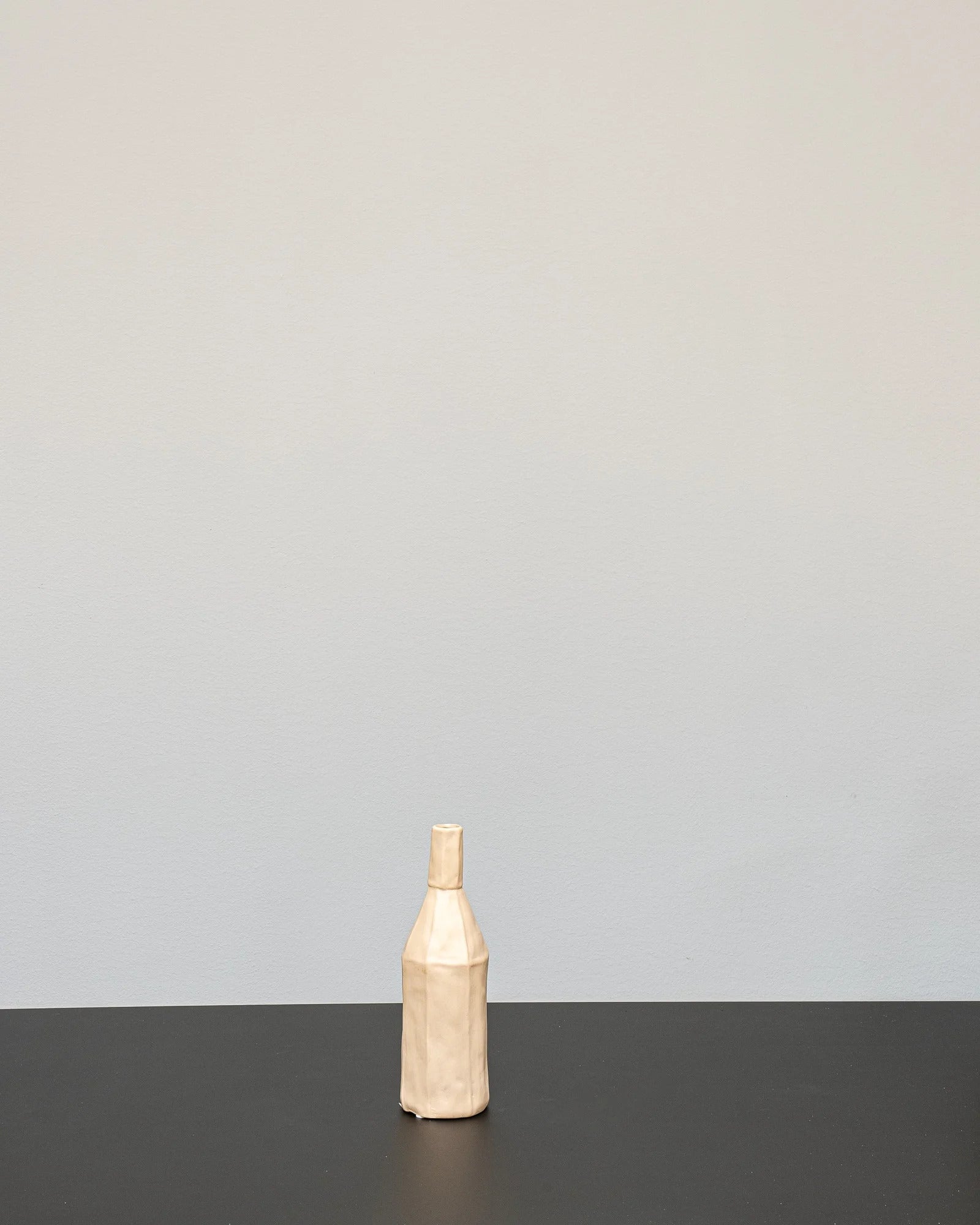 Bottle Keramikvase in der Variante Groß, Matt Beige