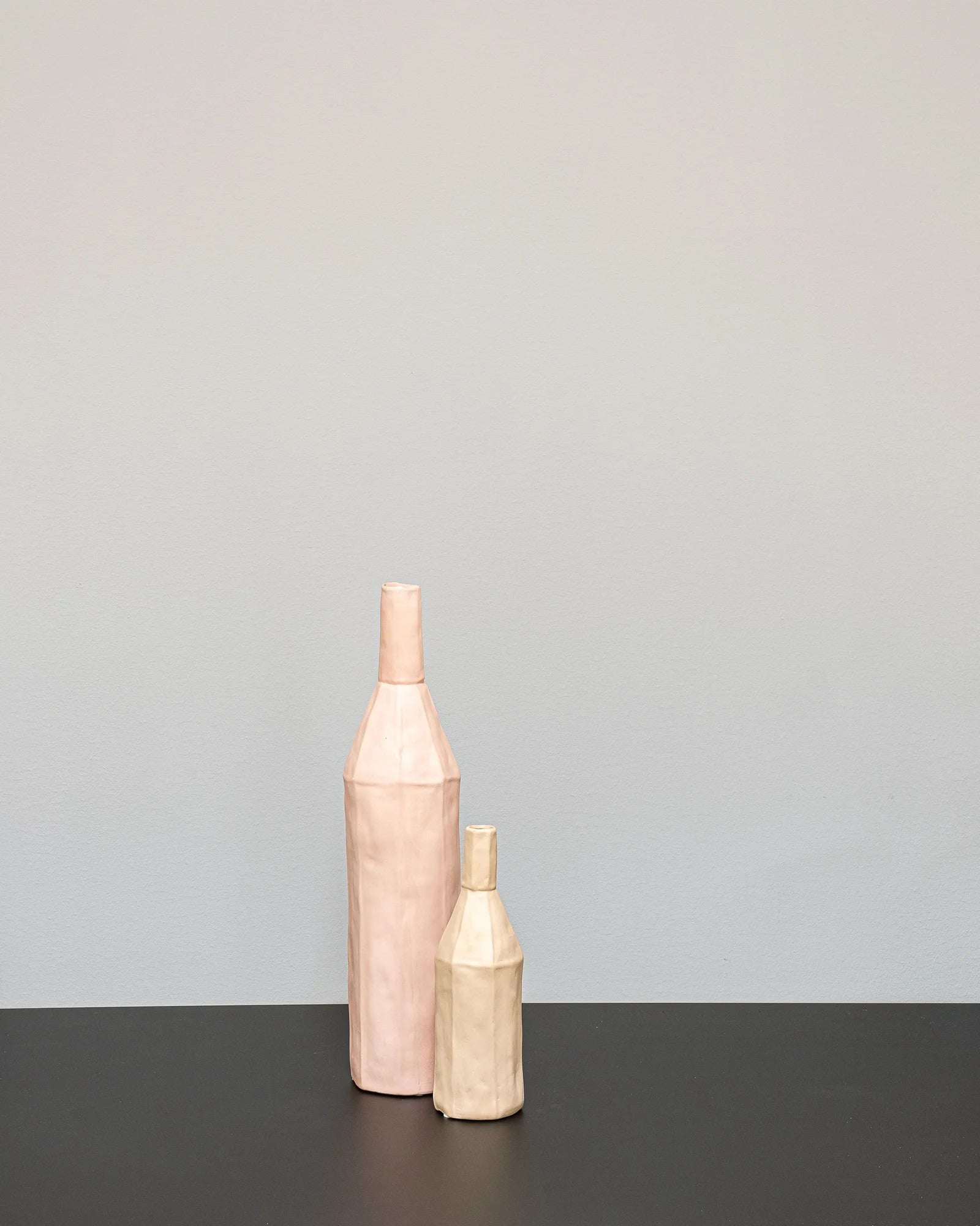 Bottle Keramikvase in der Variante Groß, Matt Grau