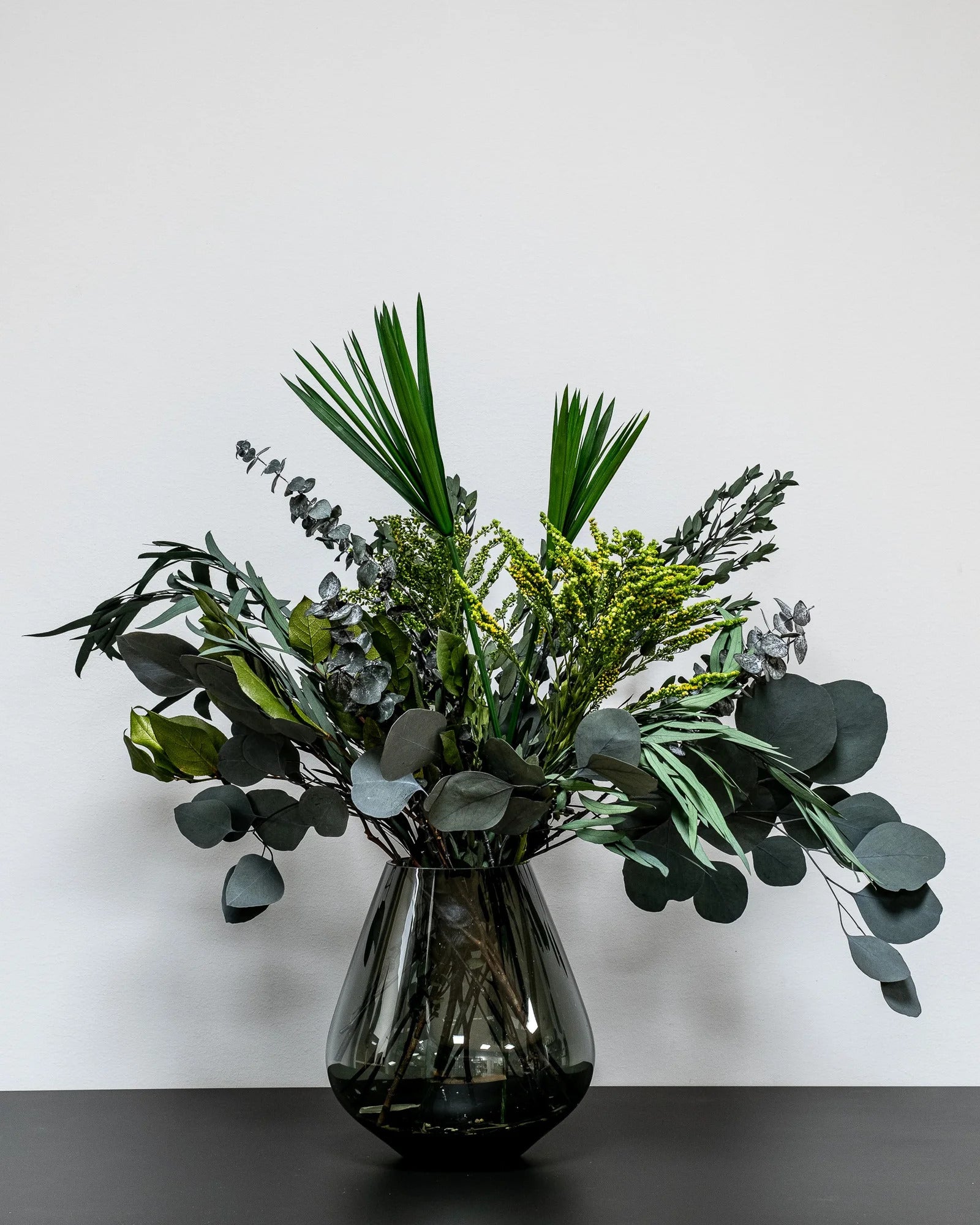 Grön Bukett med eukalyptus och gröna blad