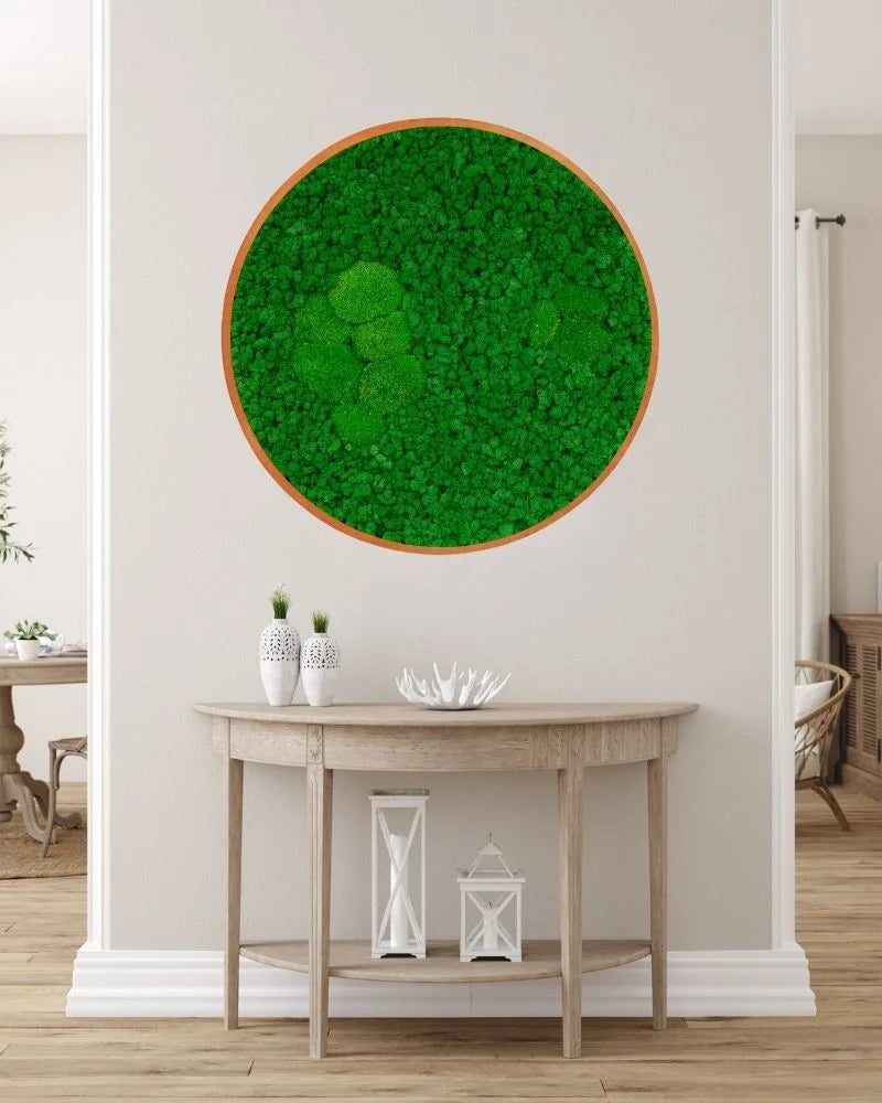 Rund mosstavla med grön bollmossa och lichen – mosstavla från Forever Flora – Q 40cm